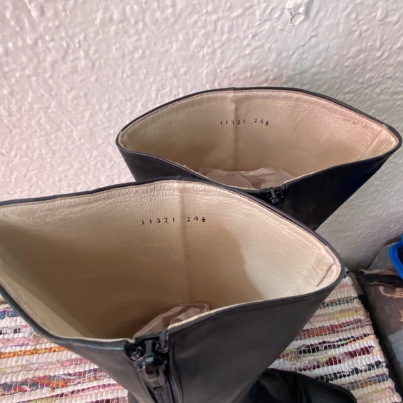 SOLD:.90s Black Leather Mid-Calf Chunky Boots - Picture 11 of 16